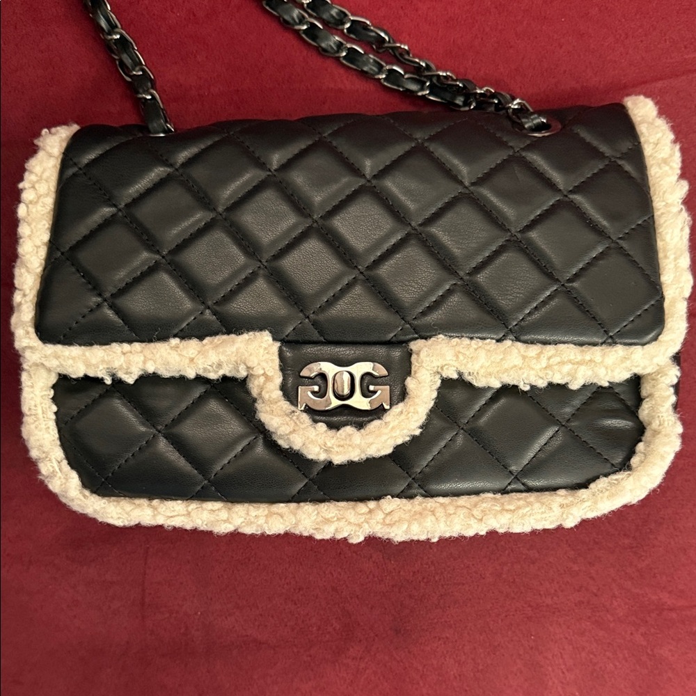 Black Quilted Shoulder Bag with Cream Trim - Picture 5 of 6
